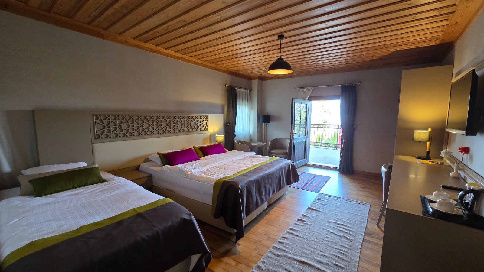 TAŞBAŞI MAHALLESİNDE SATILIK TARİHİ OTEL